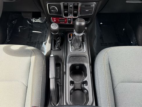 Used 2024 Jeep Wrangler Unlimited AWD/4WD image 24