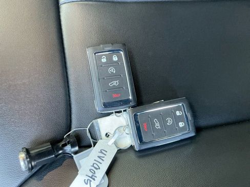 Used 2024 Jeep Grand Cherokee Limited w/ Black Appearance Package image 19