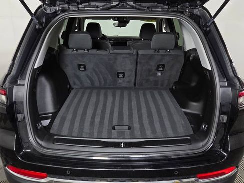 Used 2023 Jeep Grand Cherokee Laredo image 9