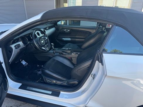 Used 2016 Ford Mustang Premium image 23