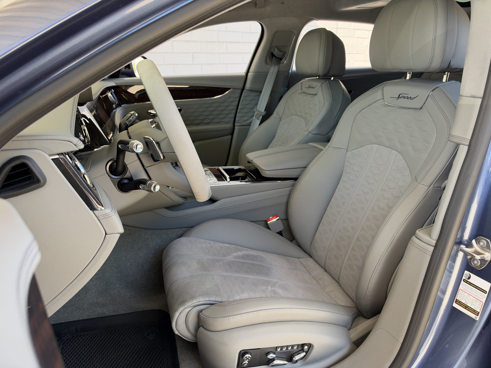 Certified 2025 Bentley Flying Spur Plug-In Hybrid AWD/4WD image 17