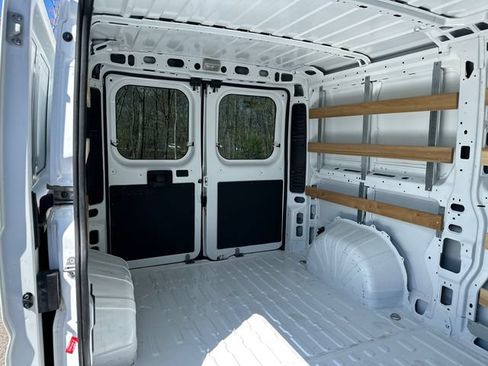 Used 2025 RAM ProMaster 2500 w/ U-Haul Equipment Group FWD image 17