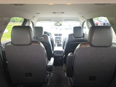 Used 2011 Chevrolet Traverse LT w/ Personal Connectivity Package FWD image 12