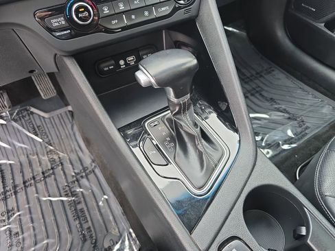 Used 2017 Kia Niro Touring image 19