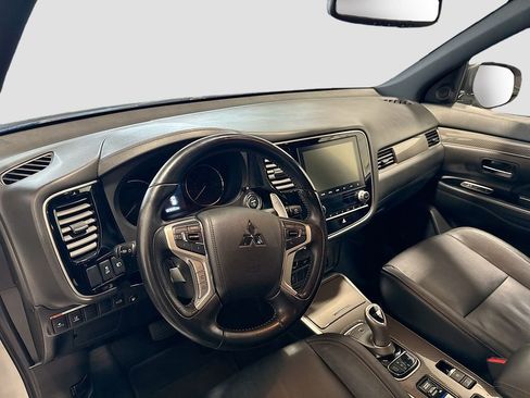 Used 2022 Mitsubishi Outlander LE AWD/4WD image 7