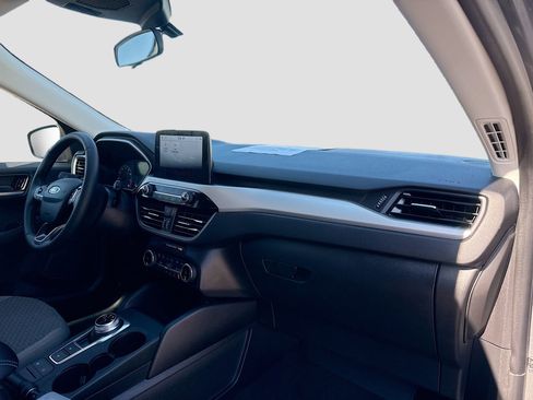 Used 2022 Ford Escape SE w/ SE Sport Appearance Package image 32