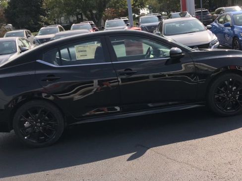 New 2025 Nissan Sentra SR w/ Midnight Edition image 9