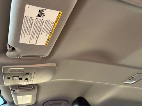 Used 2022 Toyota Camry SE image 30