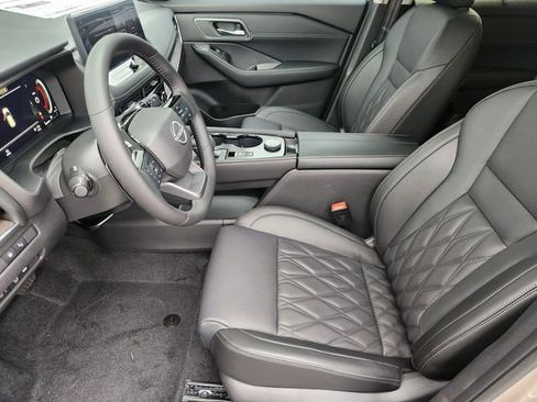 Used 2026 Nissan Rogue Platinum w/ Platinum Premium Package image 10