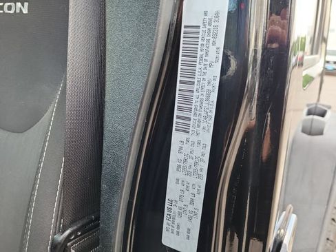 Used 2018 Jeep Wrangler Unlimited Rubicon w/ Connectivity Group AWD/4WD image 30