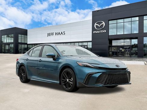 Used 2025 Toyota Camry SE w/ Multimedia Upgrade Package FWD image 4