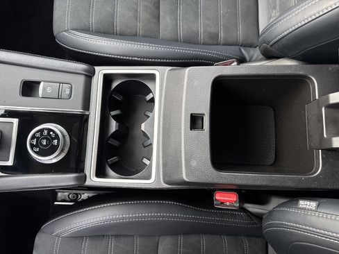 Used 2024 Mitsubishi Outlander SE Black Edition image 30