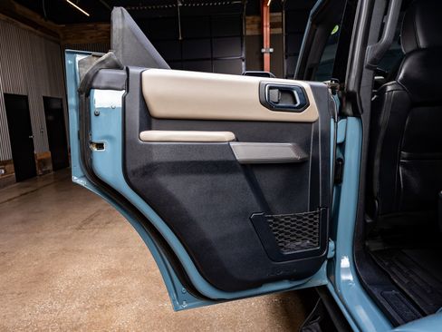 Used 2023 Ford Bronco Wildtrak image 39