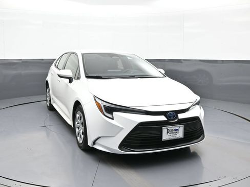 Certified 2024 Toyota Corolla LE AWD/4WD image 3