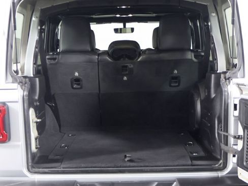 Used 2023 Jeep Wrangler Unlimited Rubicon w/ Dual Top Group AWD/4WD image 17