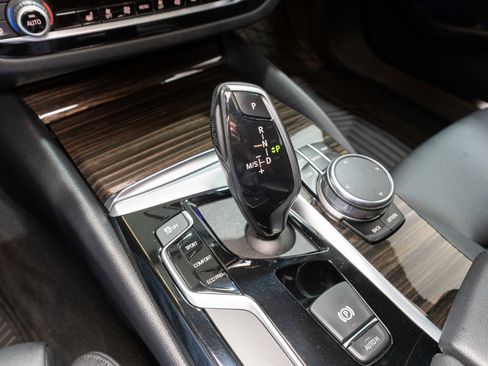 Used 2019 BMW 530i xDrive w/ Convenience Package image 21