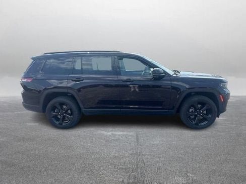 Used 2023 Jeep Grand Cherokee L Limited w/ Black Appearance Package AWD/4WD image 6