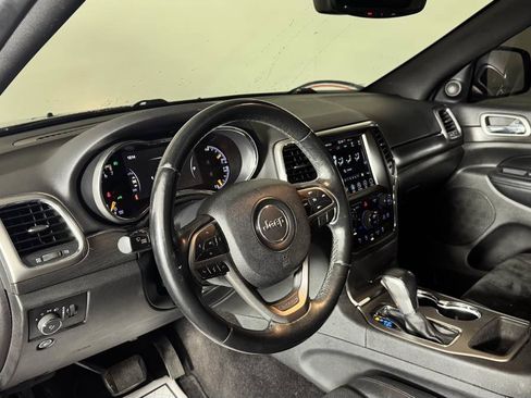 Used 2018 Jeep Grand Cherokee Altitude AWD/4WD image 13