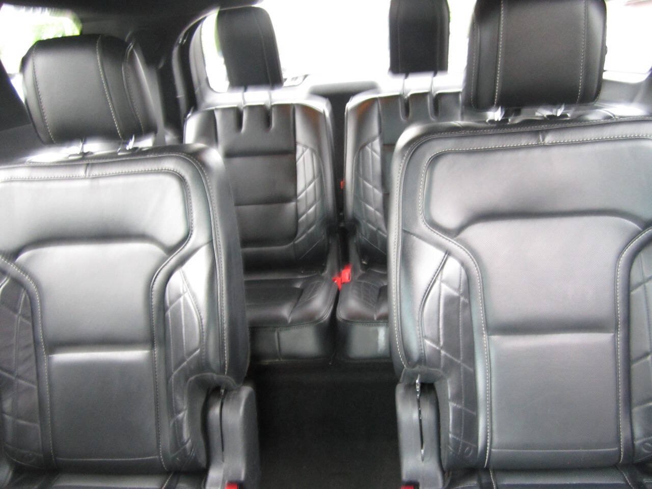 Used 2017 Ford Explorer Platinum AWD/4WD image 10