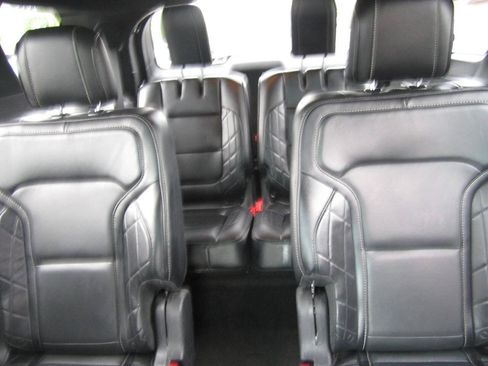 Used 2017 Ford Explorer Platinum AWD/4WD image 10