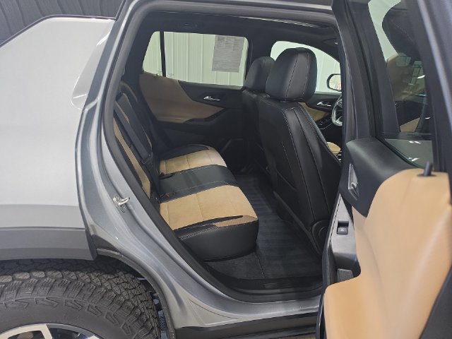 Used 2025 Chevrolet Equinox ACTIV w/ Safety and Technology Package AWD/4WD image 29