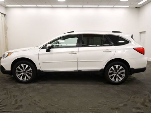 Used 2017 Subaru Outback 2.5i Touring AWD/4WD image 4