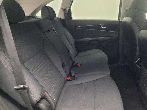 Used 2017 Kia Sorento LX image 19