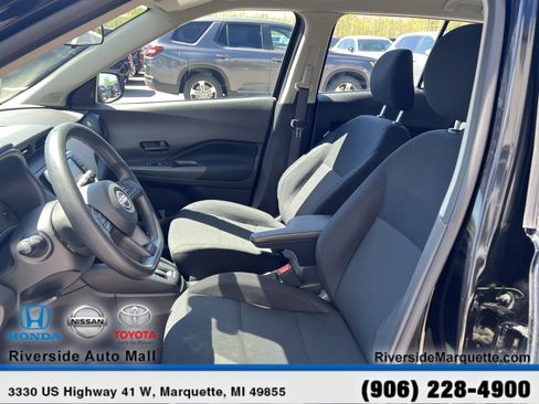 Used 2023 Nissan Kicks S image 9