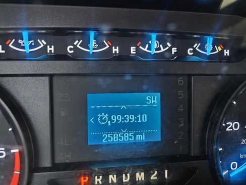 Used 2017 Ford F250 XL w/ Power Equipment Group AWD/4WD image 14