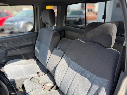 Used 2000 Nissan Frontier XE image 21