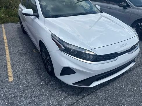 Certified 2022 Kia Forte LXS w/ LXS Technology Package FWD image 1
