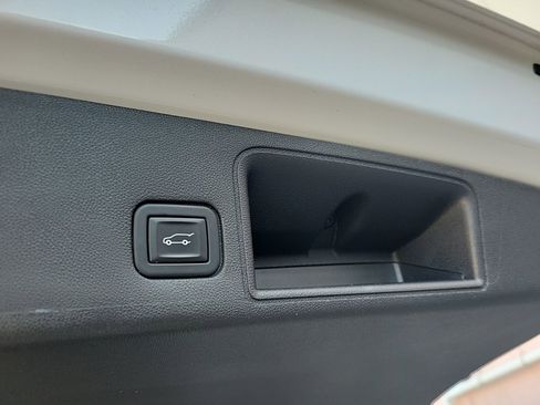 Used 2023 GMC Terrain SLT w/ LPO, Floor Liner Package image 18