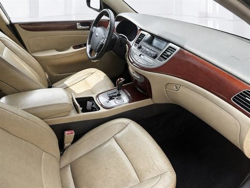 Used 2013 Hyundai Genesis 3.8 RWD image 9