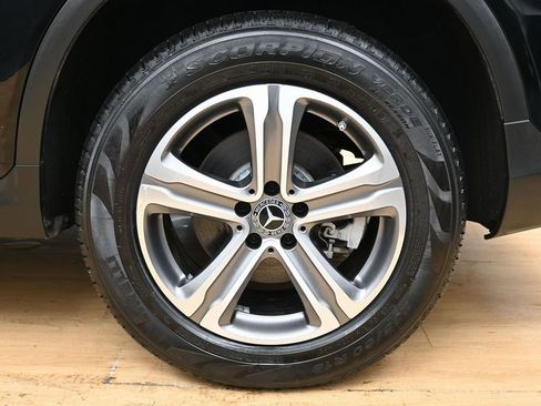 Used 2019 Mercedes-Benz GLC 350e GLC 350e w/ Premium Package image 15