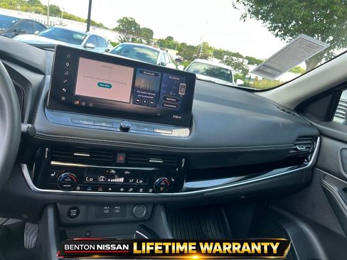 Used 2024 Nissan Rogue SL w/ SL Premium Package FWD image 15