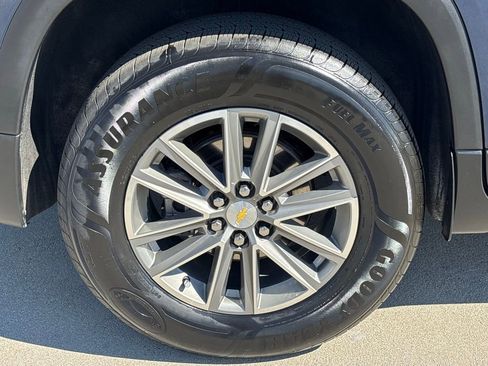 Used 2023 Chevrolet Traverse LT image 30