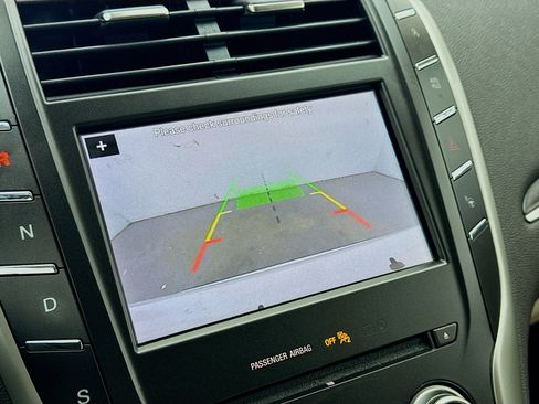 Used 2019 Lincoln MKC Reserve w/ MKC Technology Package FWD image 9