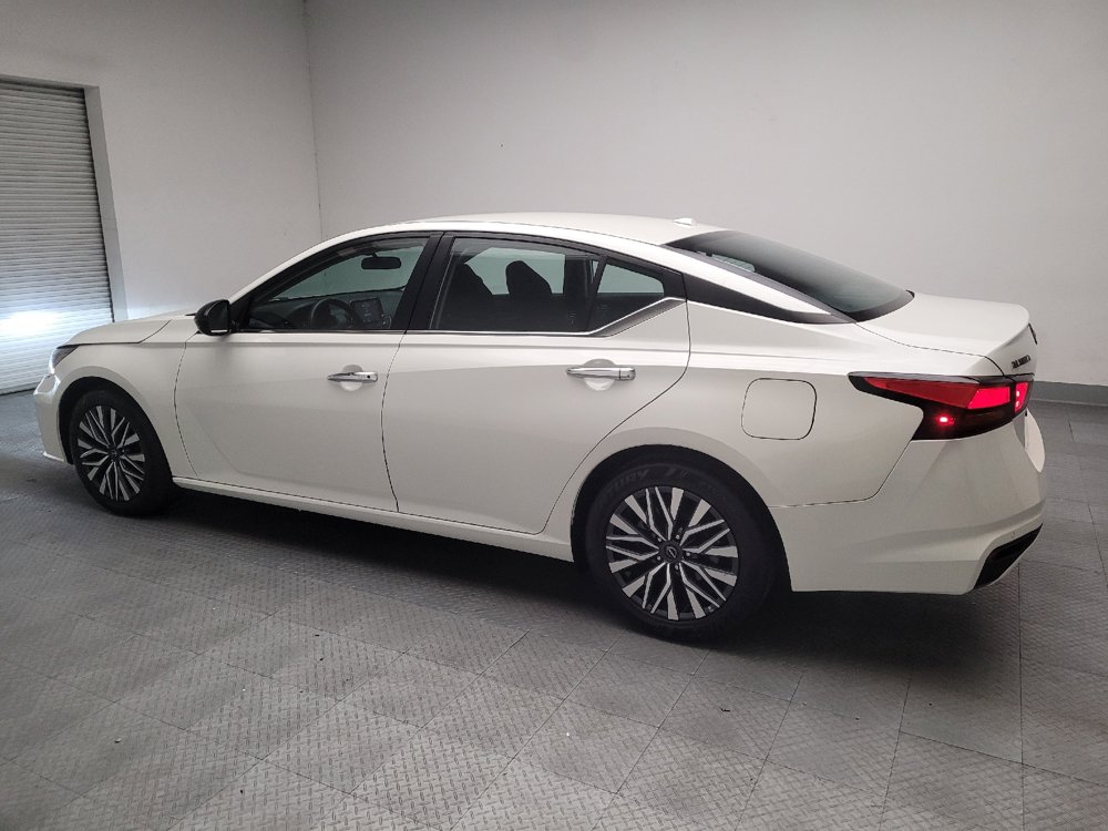 Used 2024 Nissan Altima 2.5 SV FWD image 3