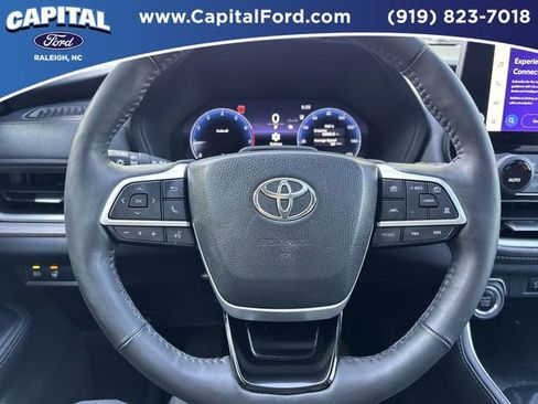 Used 2024 Toyota Grand Highlander AWD image 34