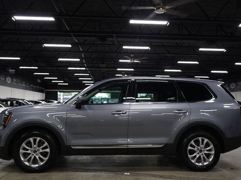 Used 2021 Kia Telluride LX FWD image 2
