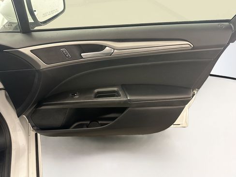 Used 2019 Ford Fusion SE image 33