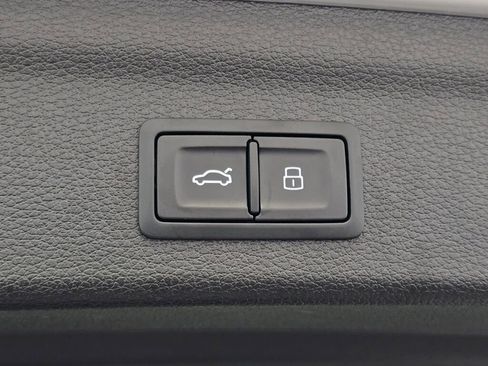 Certified 2025 Audi Q3 2.0T Premium w/ Convenience Package image 23