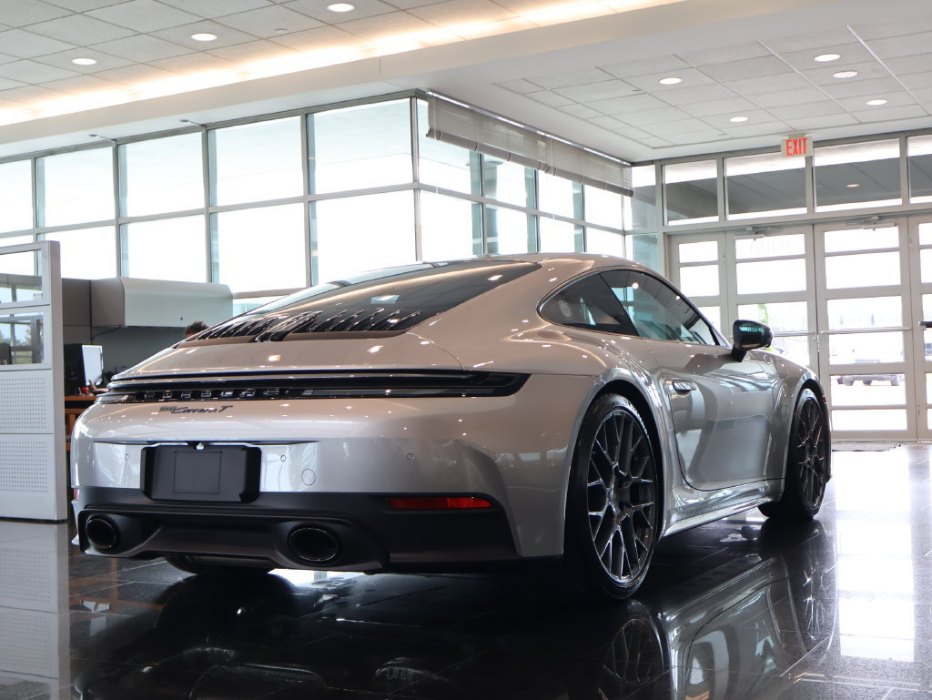 Used 2026 Porsche 911 Carrera T RWD image 7