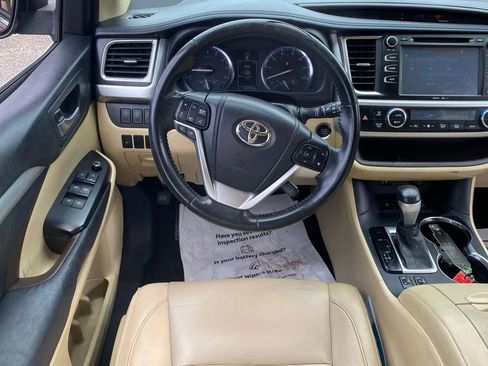 Used 2014 Toyota Highlander XLE AWD/4WD image 10