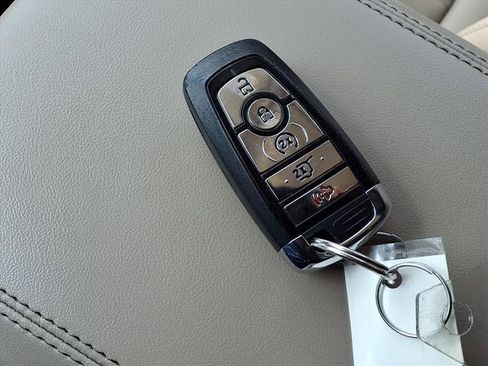 Certified 2022 Lincoln Nautilus FWD w/ Premium Package image 18