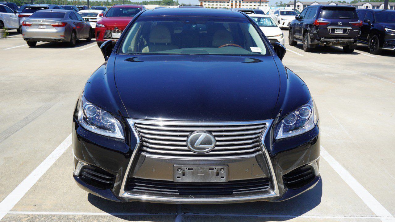 Used 2017 Lexus LS 460 w/ Comfort Package RWD image 2