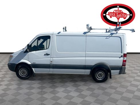 Used 2012 Mercedes-Benz Sprinter 2500 image 4