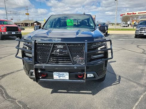 Used 2021 Chevrolet Silverado 1500 LT Trail Boss w/ Convenience Package II image 2