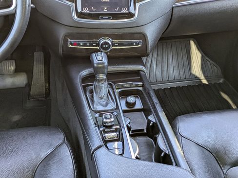 Used 2018 Volvo XC90 T6 Momentum w/ Convenience Package image 18