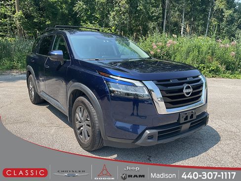 Used 2022 Nissan Pathfinder SV w/ SV Premium Package AWD/4WD image 1